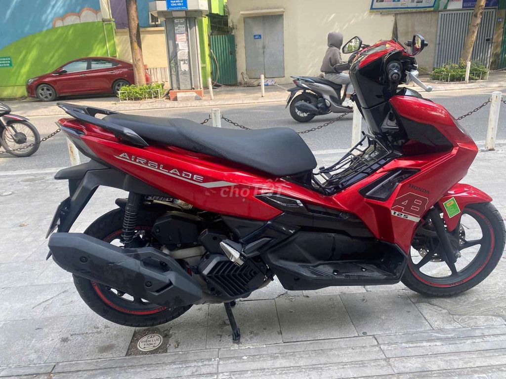 Honda AirBlade 125 2023 Đỏ đen 18000 km. Mua bán Xe máy tại Quận Hoàn Kiếm Hà Nội được đăng bởi minh hằng hình 5