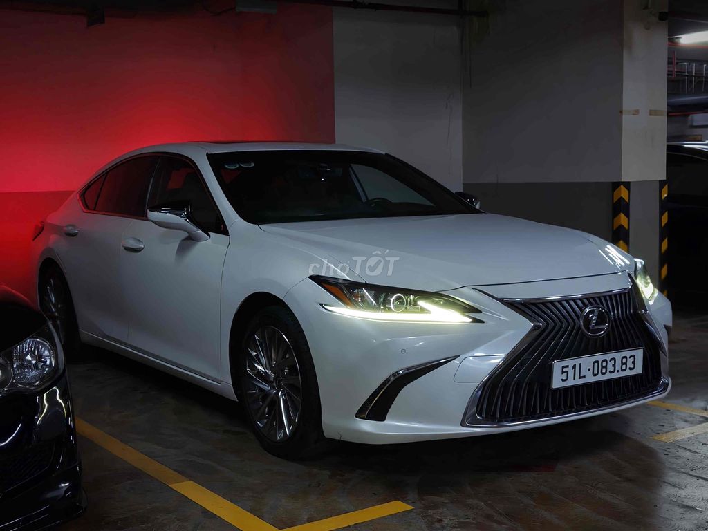 Lexus ES250 2018 Красивый коричневый белый