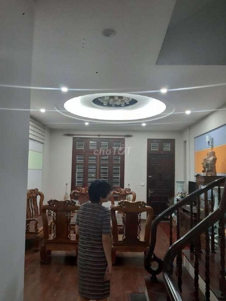 Cho thuê nhà 6A ngõ 34 phố Vũ Phạm Hàm, Dt 80m2 x 5 tầng, mặt tiền 5m