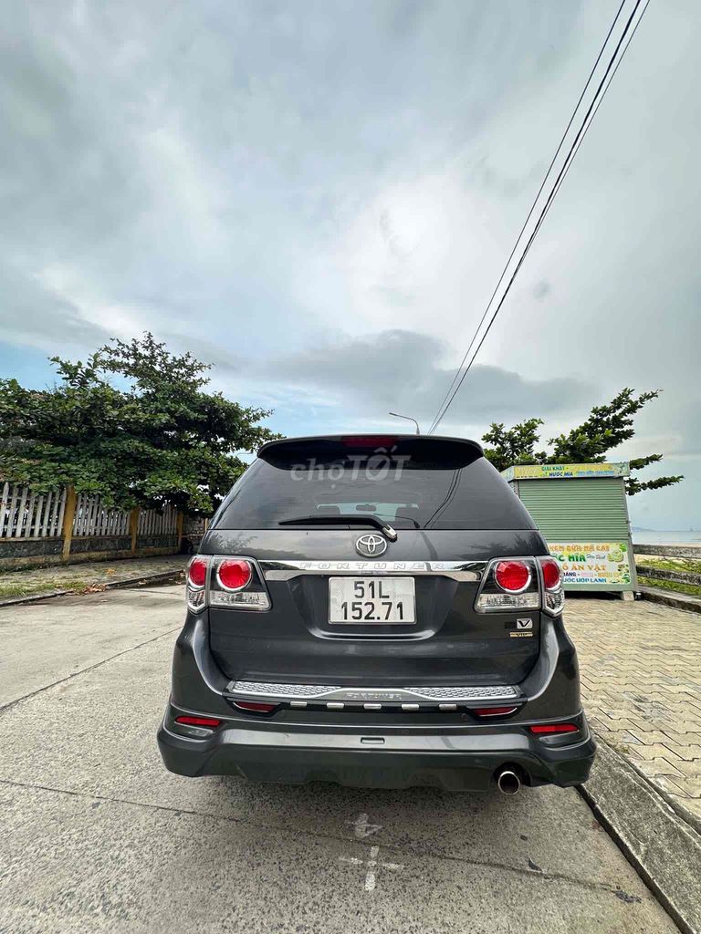Toyota Fortuner, 7 мест, серый