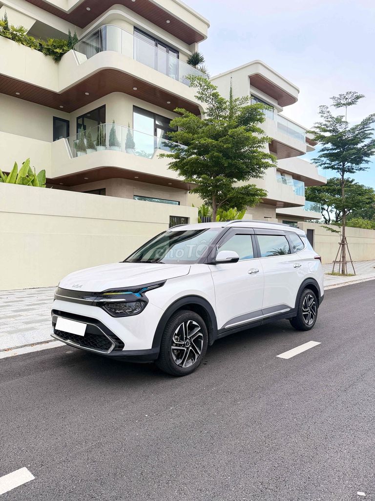 KIA CARENS 1.5G LUXURY 2024 Trắng 7 chỗ
