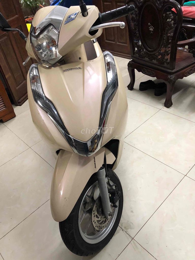 xe còn rất mới chưa xửa chữa gì chinh chủ bán. Mua bán Xe máy tại Quận Hai Bà Trưng Hà Nội được đăng bởi Trần Sơn hình 2