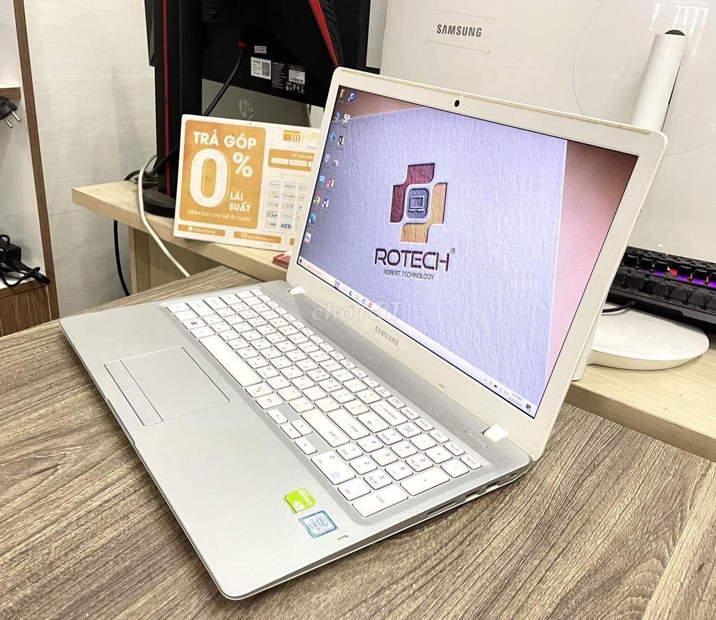 Samsung i5-6200U 8GB VGA NVIDIA 940MX 15.6" FHD