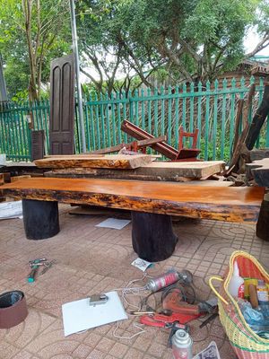 Bàn gỗ nguyên khối Gỗ tự nhiên. Mua bán Bàn ghế tại Thành phố Buôn Ma Thuột Đắk Lắk được đăng bởi Đồ Gỗ Nguyễn Khương