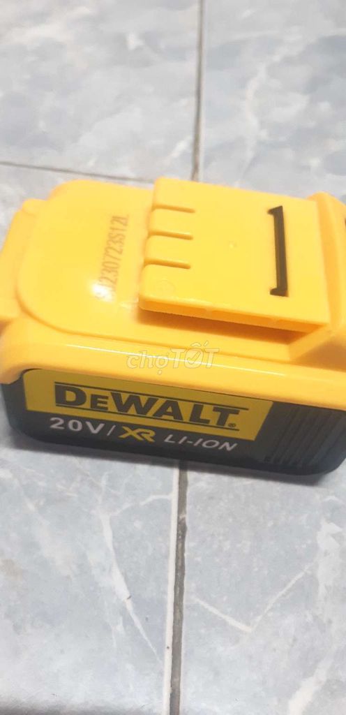 Pin Dewalt 887 như hình áp còn gần 20v