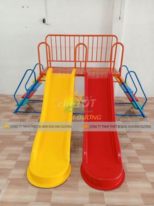 Cầu trượt 2 máng song song cho trẻ em vui chơi. Mua bán Mẹ và bé tại Thành phố Bạc Liêu Bạc Liêu được đăng bởi Công ty TNHH Thiết Bị Mầm Non Ánh Dương hình 1