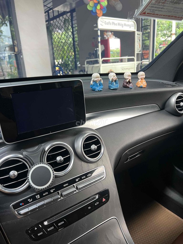 Mercedes Benz GLC 300 cuope Thể Thao Lịch Lãm. Mua bán Ô tô tại Quận Tân Bình Tp Hồ Chí Minh được đăng bởi Vinh nguyễn hình 4