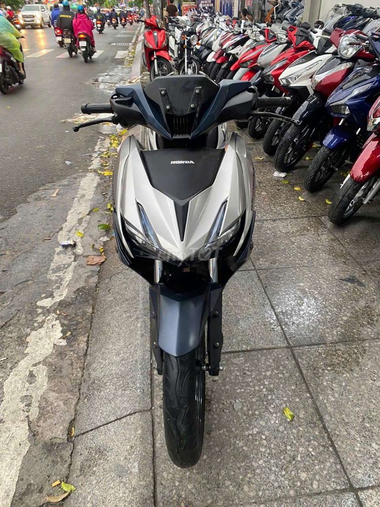 Honda Winner V2 ABS 2021 Серо-серебристый Б/у