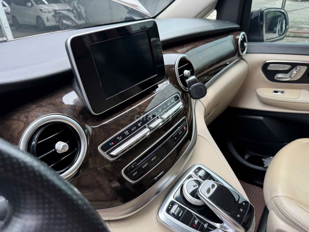Mercedes Benz V Class V220d 2015. Mua bán Ô tô tại Quận Thanh Xuân Hà Nội được đăng bởi Nguyễn Tuấn Hoàng hình 19
