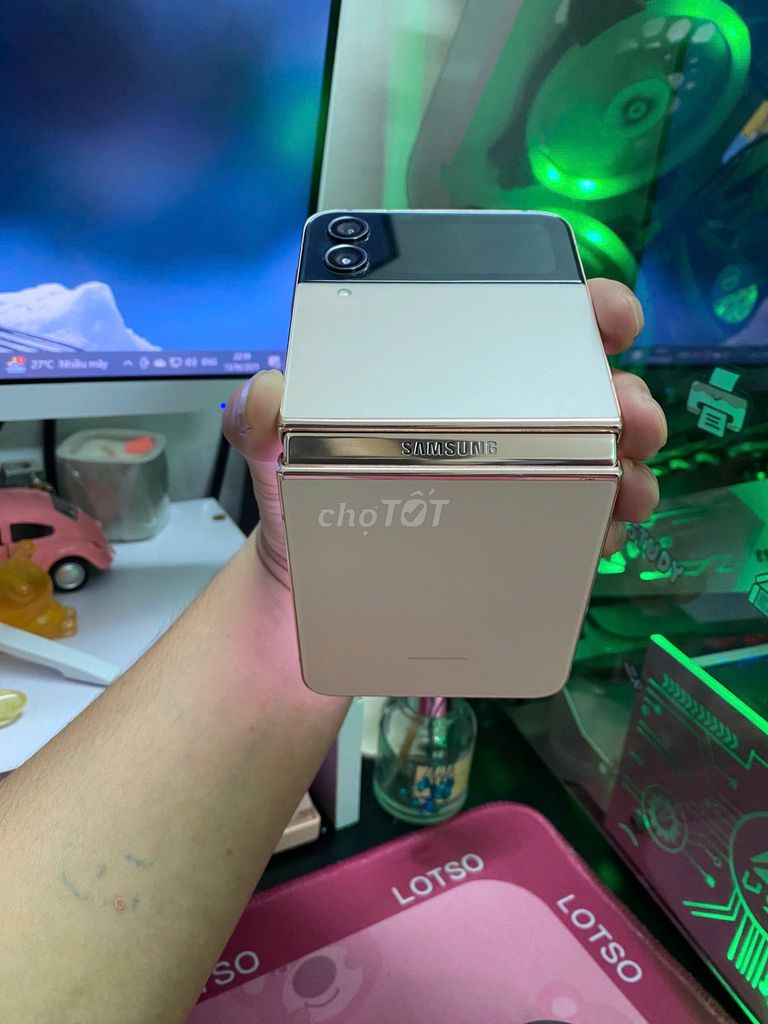 Zflip 4 VN 2 sim đẹp keng mua hãng samsung. Mua bán Điện thoại tại Quận Tân Bình Tp Hồ Chí Minh được đăng bởi Giang hình 4