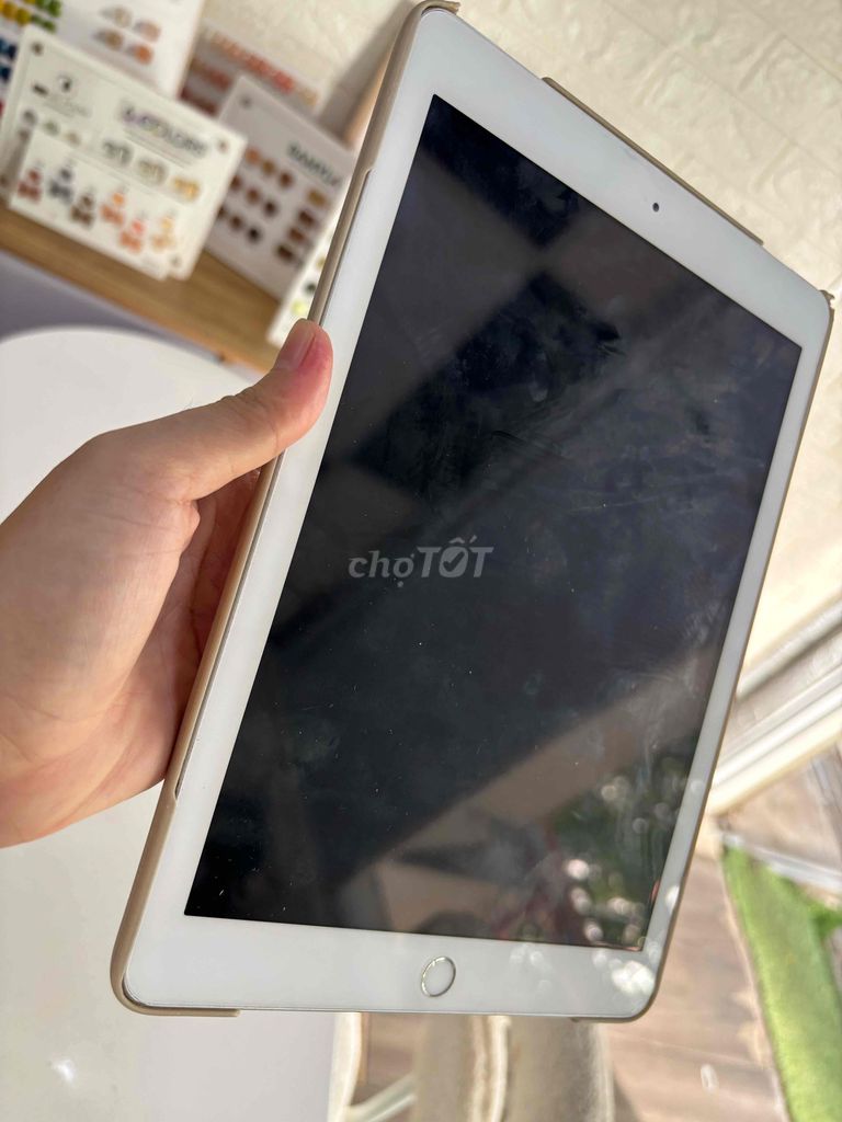 Bán Ipad gen 6 còn đẹp!. Mua bán Máy tính bảng tại Thành phố Huế Thừa Thiên Huế được đăng bởi Ngọc  hình 1