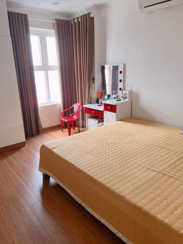 Bán căn hộ 2 ngủ 84 m2, SĐCC tại CC FLC Quang Trung full đồ nội thất