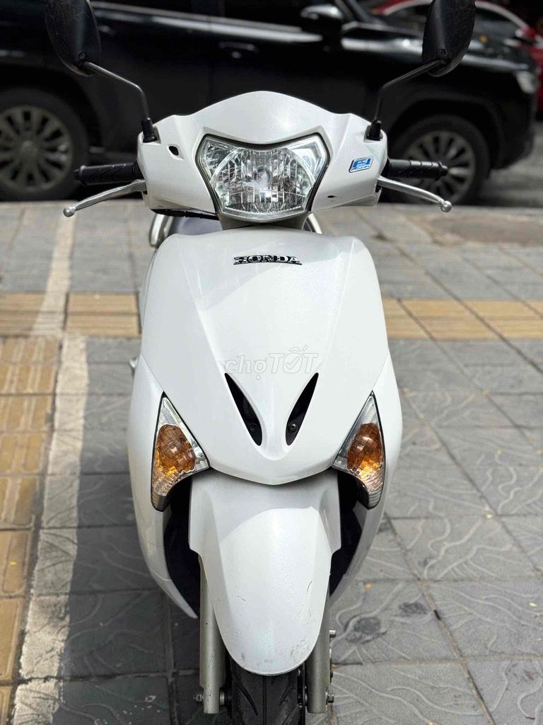 Honda Lead белая бензиновая 2012 оригинал последнего поколения
