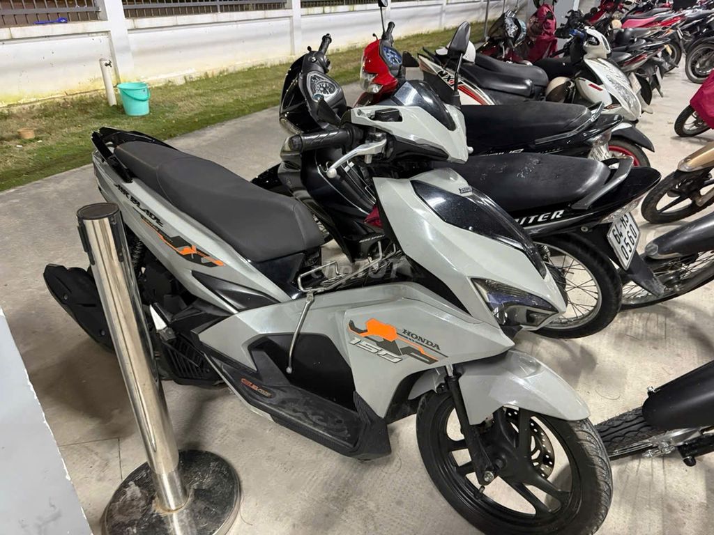 Honda Air Blade Xám. Mua bán Xe máy tại Thị xã Bến Cát Bình Dương được đăng bởi hải tran hình 2