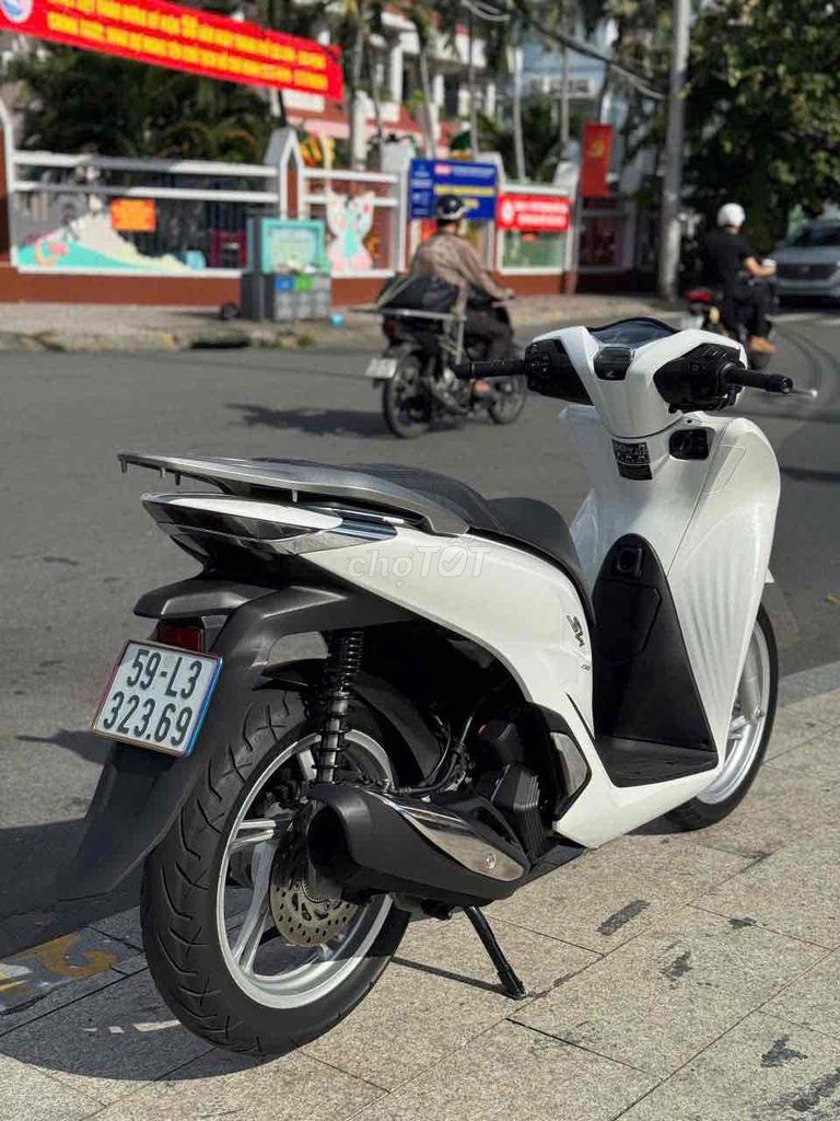 SH 150 ABS 2022 бело-серо-черный 9000 км номера Хошимина