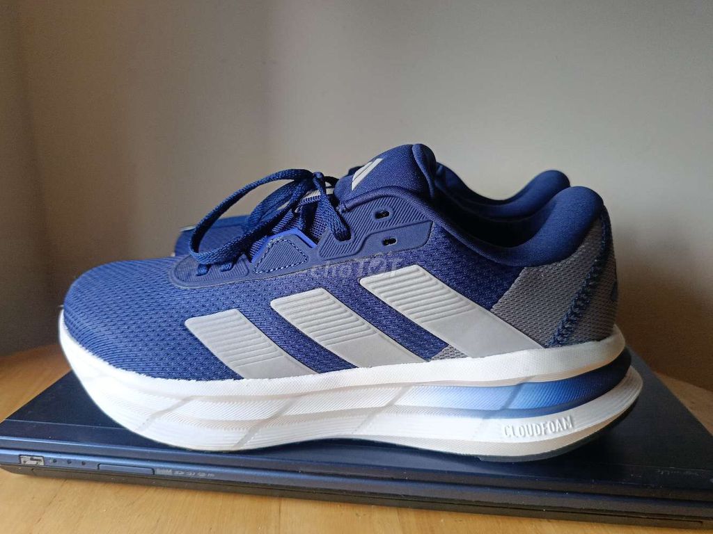 Giày thể thao Adidas nam vải dệt. Mua bán Giày dép tại Thành phố Đà Lạt Lâm Đồng được đăng bởi Lam Pham hình 1