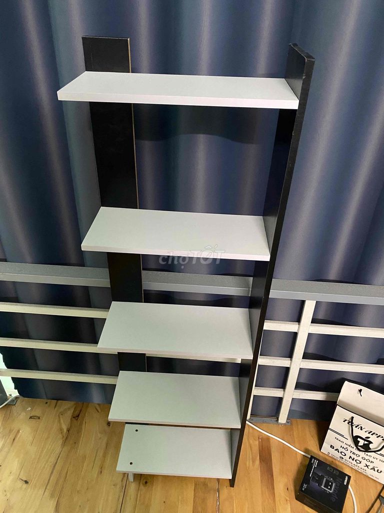 Kệ sách Đen trắng 5 tầng giá 139k. Mua bán Tủ, kệ gia đình tại Quận Bình Thuỷ Cần Thơ được đăng bởi Đoan thuy hình 1