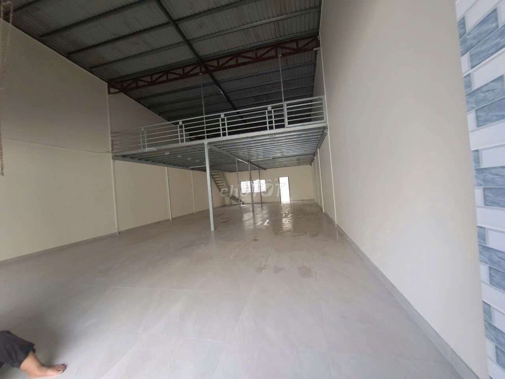 KHO XƯỞNG GIÁ RẺ 250M2, GẠCH MEN, MỚI SƠN SỬA LẠI, LỬNG ĐÚC, GIÁ 22TR