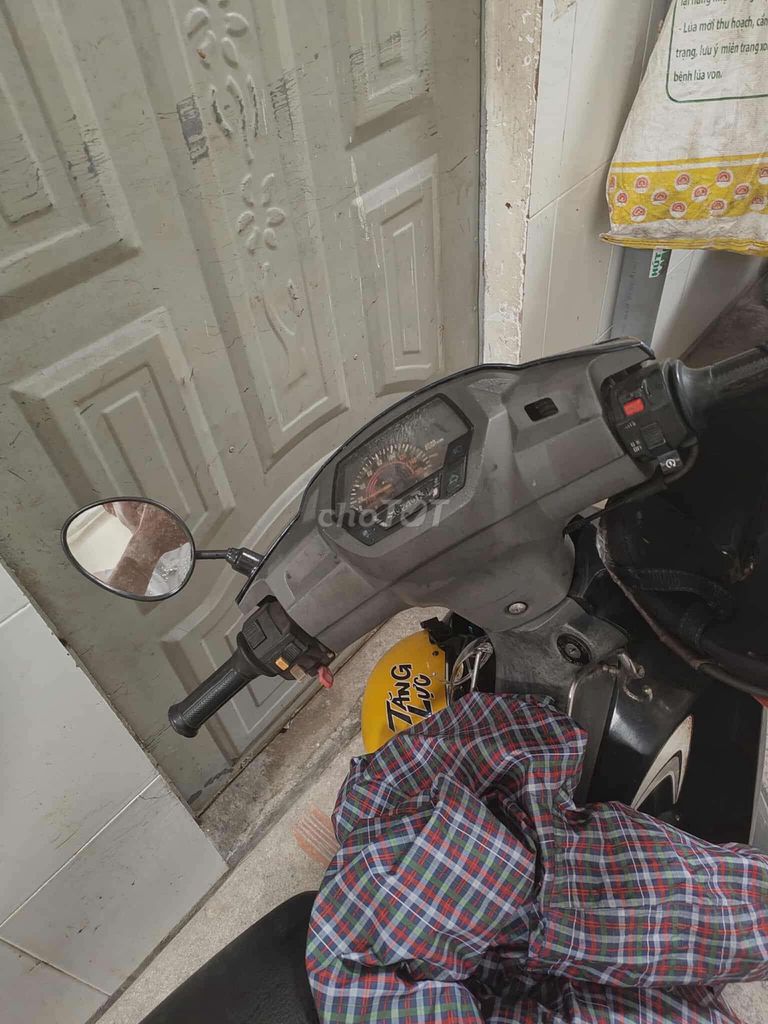 giao lưu xe Viva đời 2002. Mua bán Xe máy tại Thị xã Tân Uyên Bình Dương được đăng bởi tuan vietnammobi hình 4