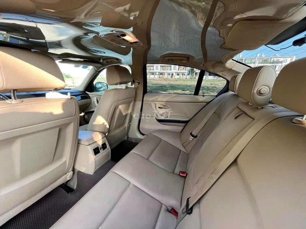 BMW 320i 2010 màu đen, ghế da, 113.000 km. Mua bán Ô tô tại Quận 12 Tp Hồ Chí Minh được đăng bởi Xuân Trường hình 4