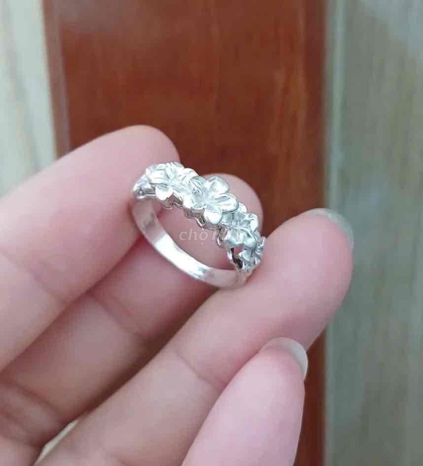 Nhẫn nữ bạc size 16.4mm bông hoa nhỏ. Mua bán Phụ kiện thời trang khác tại Quận 8 Tp Hồ Chí Minh được đăng bởi Duan Pham hình 1