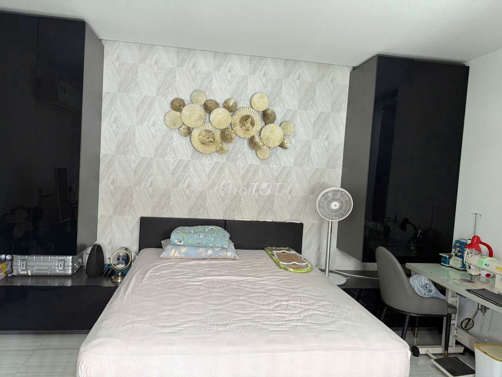Nhà hẻm xe hơi, quận 7, 5 phòng ngủ, hiện đại. Mua bán nhà ở tại Quận 7 Tp Hồ Chí Minh được đăng bởi Nguyễn Đặng Thảo Nguyên hình 2