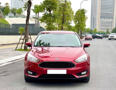 Ford Focus 2017, tự động, Trend Hatchback, màu đỏ.