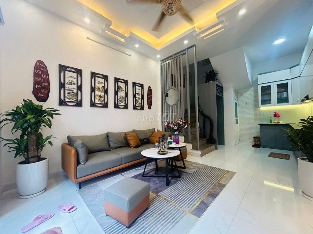 Cực Phẩm Bán Đất Tặng Nhà,Giá Cực Tốt P. Nguyễn Khánh Toàn,92m2,1x tỷ