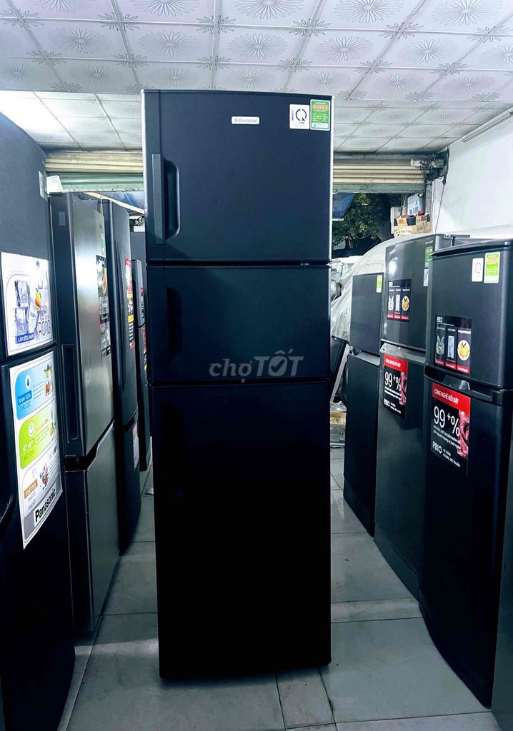 TỦ ELECTROLUX 300 LÍT. 3 ngăn riêng biệt. Lạnh sâu. Mua bán Tủ lạnh tại Thành phố Thuận An Bình Dương được đăng bởi ĐIỆN MÁY HÙNG PHƯƠNG hình 1