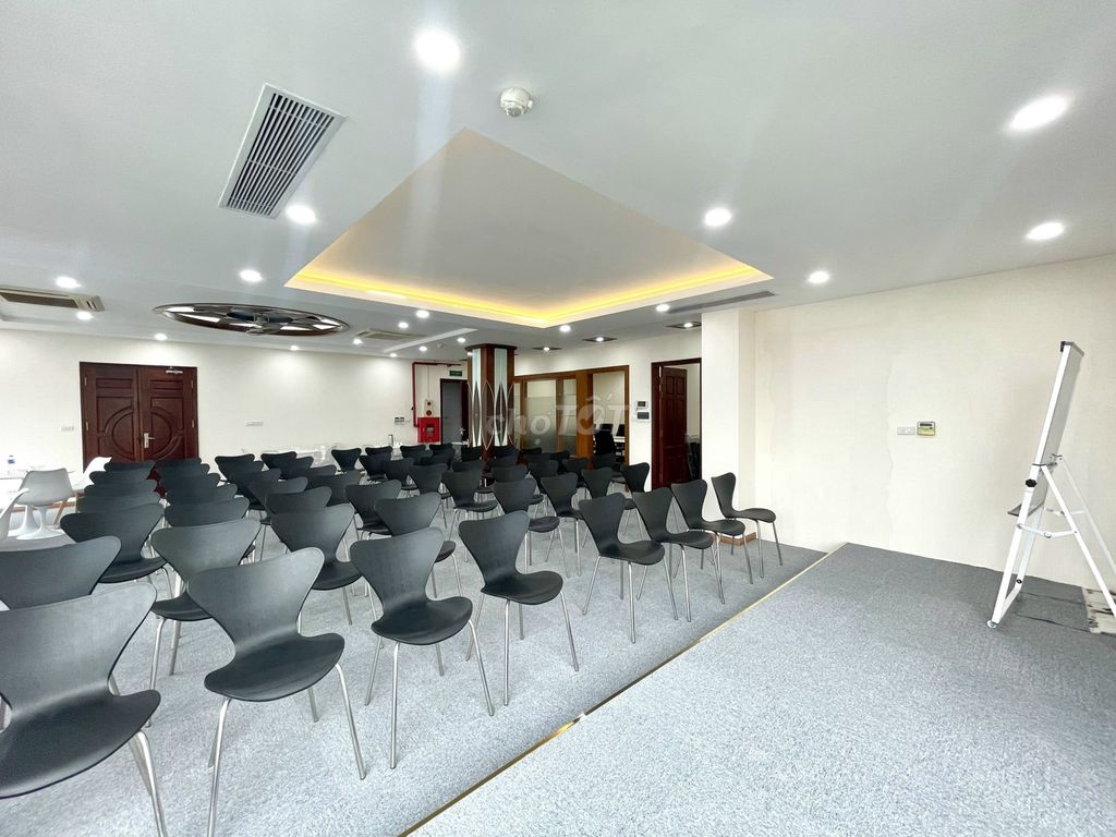 Cho thuê sàn văn phòng giá tốt - Vị trí trung tâm Khúc Thừa Dụ 195m2