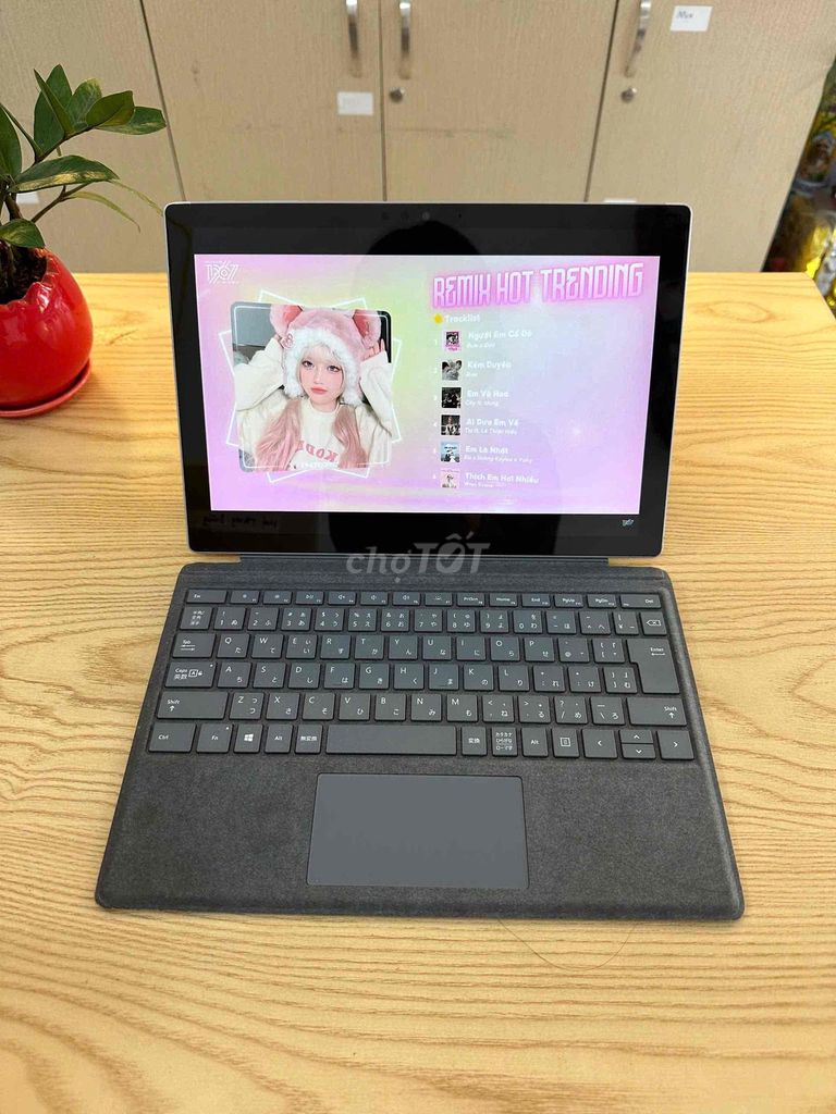 Surface Pro 6 core i5 8GB/128GB kèm phím. Mua bán Laptop tại Quận Cầu Giấy Hà Nội được đăng bởi Laptopplusvn hình 1