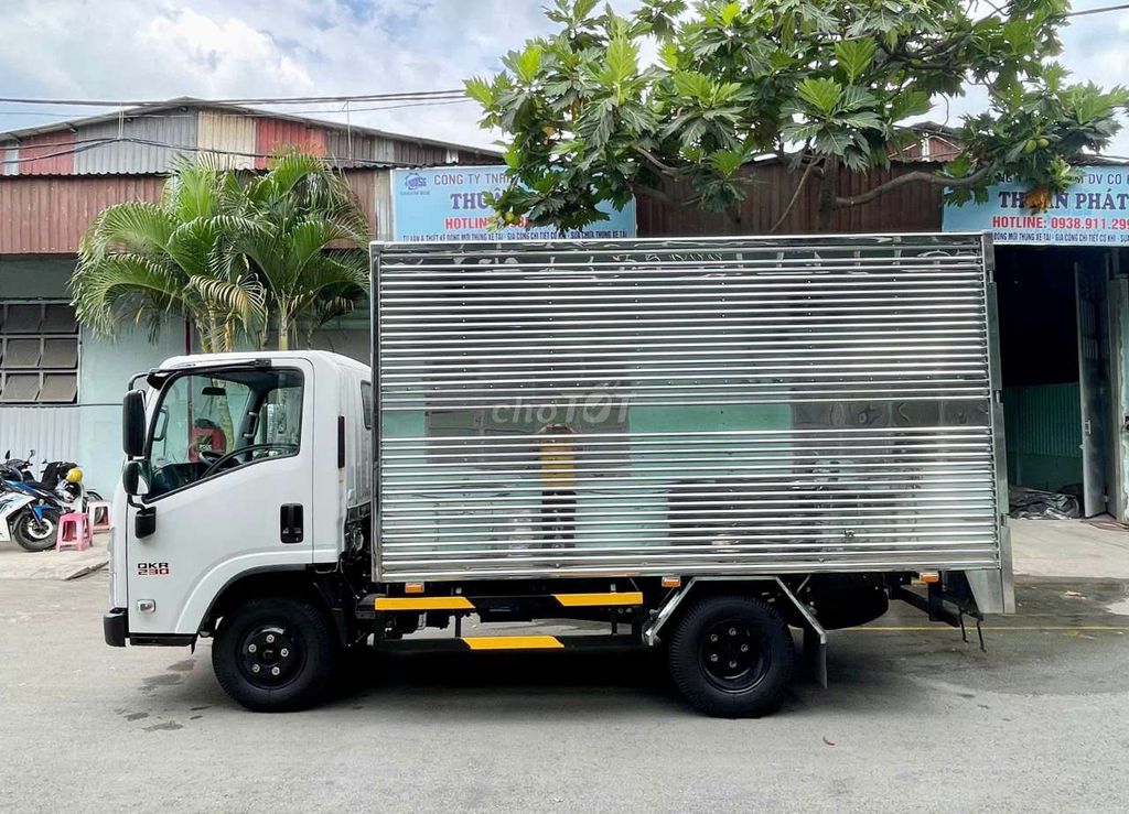 Isuzu QKR 230 thùng kín 1.9 tấn. Mua bán Xe tải, xe ben tại Quận 12 Tp Hồ Chí Minh được đăng bởi Chiến hình 8