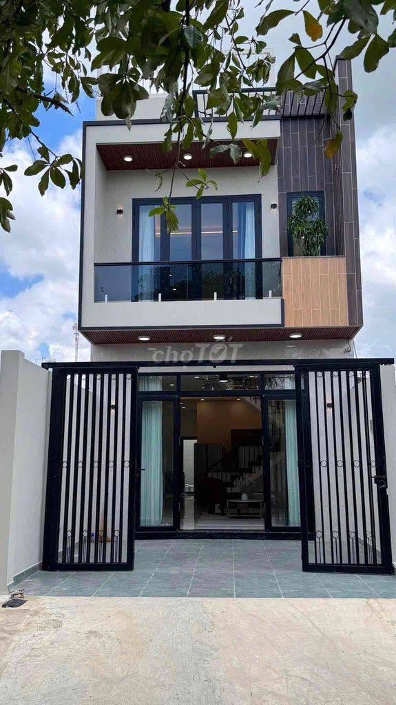 Bán nhà 2 tầng Xã Xuân Thới Sơn Hóc Môn 100m2 SHR giá 5.6 tỷ