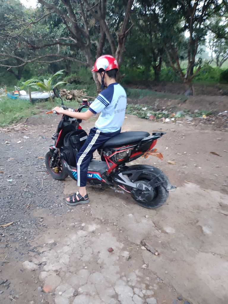 Thanh lý xe máy điện. Mua bán Xe điện tại Huyện Hóc Môn Tp Hồ Chí Minh được đăng bởi Quy Le hình 2