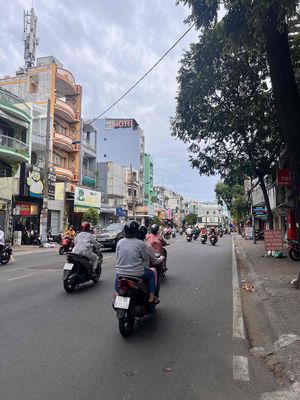 Nguyên Căn MT Hoà Bình . Diện tích : 5 x 26m. Có Thang Máy