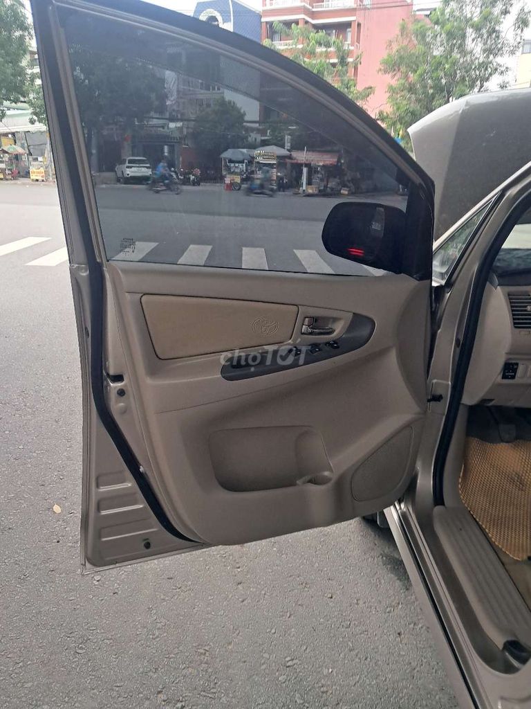 Ô tô Toyota Innova số sàn 8 chỗ. Mua bán Ô tô tại Quận 7 Tp Hồ Chí Minh được đăng bởi Bác Tỏ  hình 1