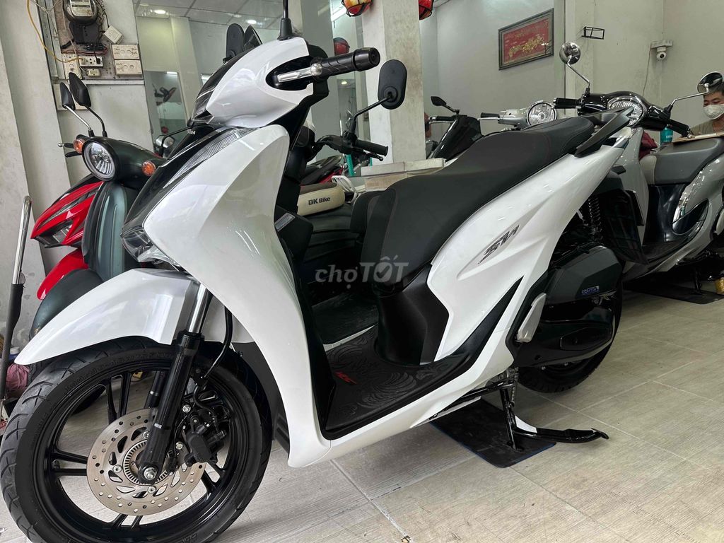 Sh 150 2020 ABS, Trắng đen sporty. BSTP 1 đời chủ. Mua bán Xe máy tại Quận Bình Thạnh Tp Hồ Chí Minh được đăng bởi Lê Nhân hình 5