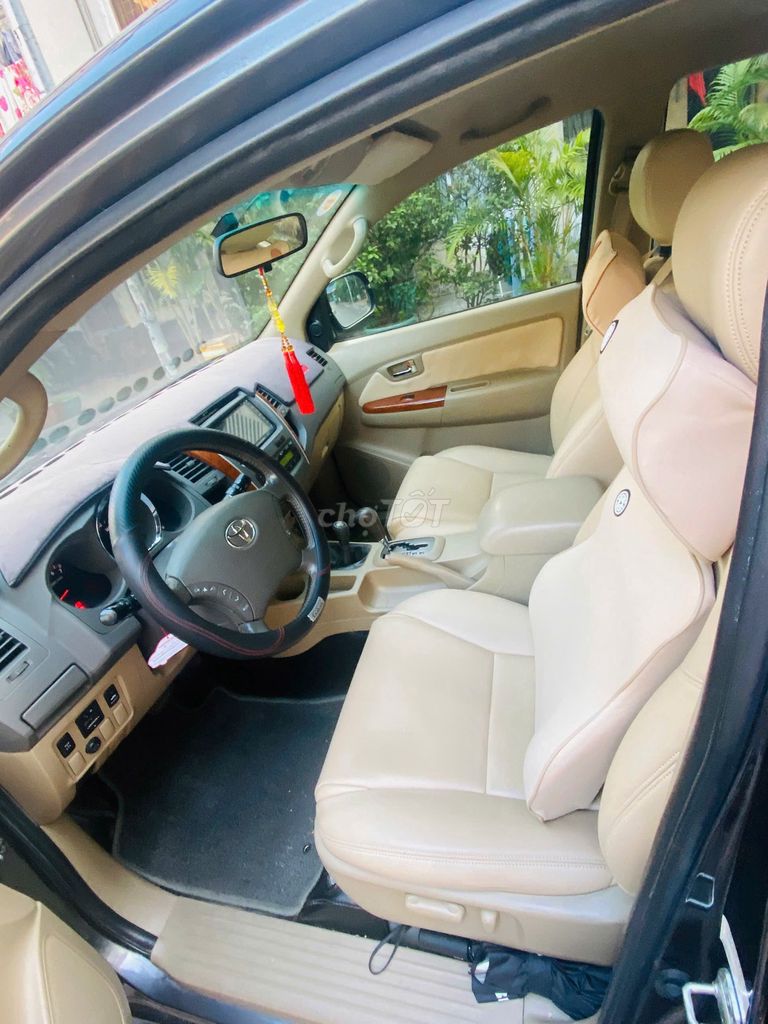 Toyota Fortuner 2.7V 2010 автомат серый