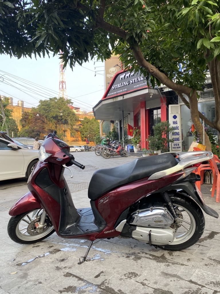 Honda SH Đỏ 68691 km. Mua bán Xe máy tại Quận Đống Đa Hà Nội được đăng bởi vũ phương dung hình 3