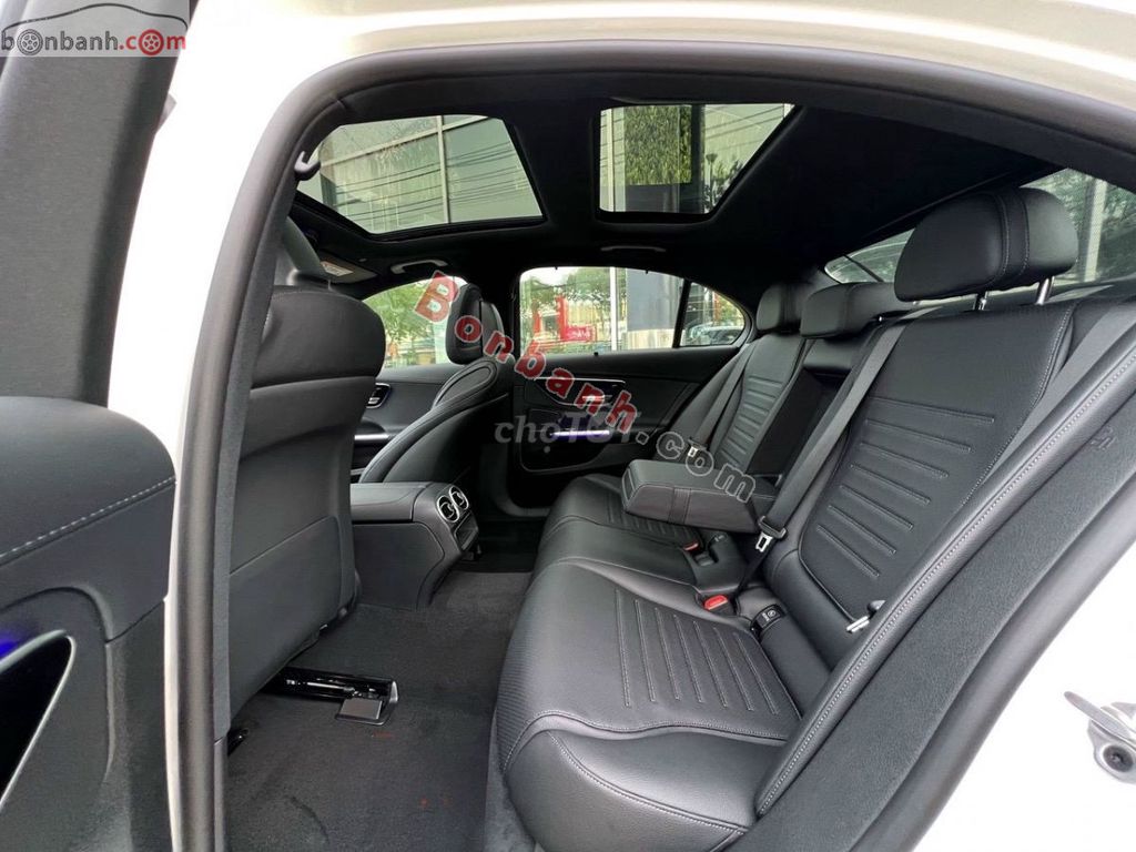 Xe Mercedes Benz C class C300 AMG 2025. Mua bán Ô tô tại Quận Đống Đa Hà Nội được đăng bởi Nguyễn Văn Hải hình 4