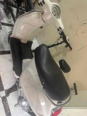 Piaggio Vespa màu Trắng giá rẻ giấy tờ đầy đủ
