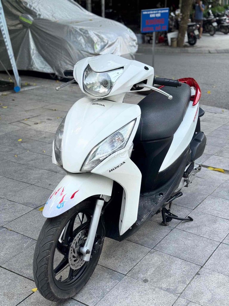 Honda Vision  Trắng máy zin chạy ít
