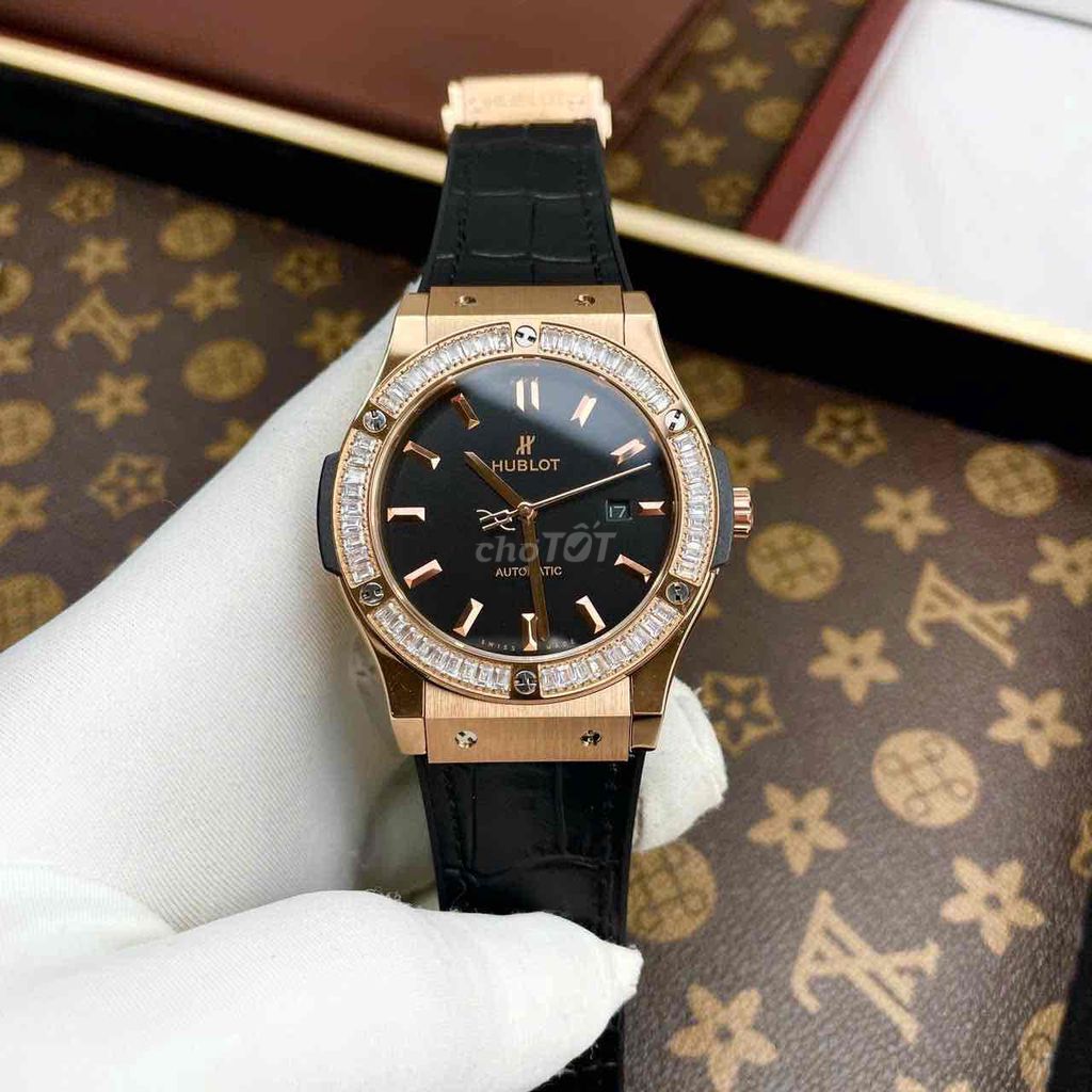 HB Classic Vàng gold dial đen niềng đá CZ