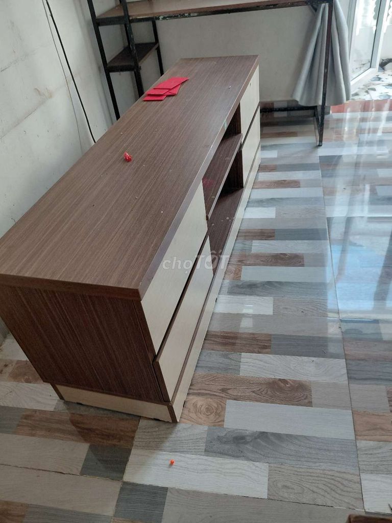 Kệ tivi Ván Nâu 4 ngăn kéo. Mua bán Tủ, kệ gia đình tại Quận 7 Tp Hồ Chí Minh được đăng bởi Nguyễn Huy hình 1