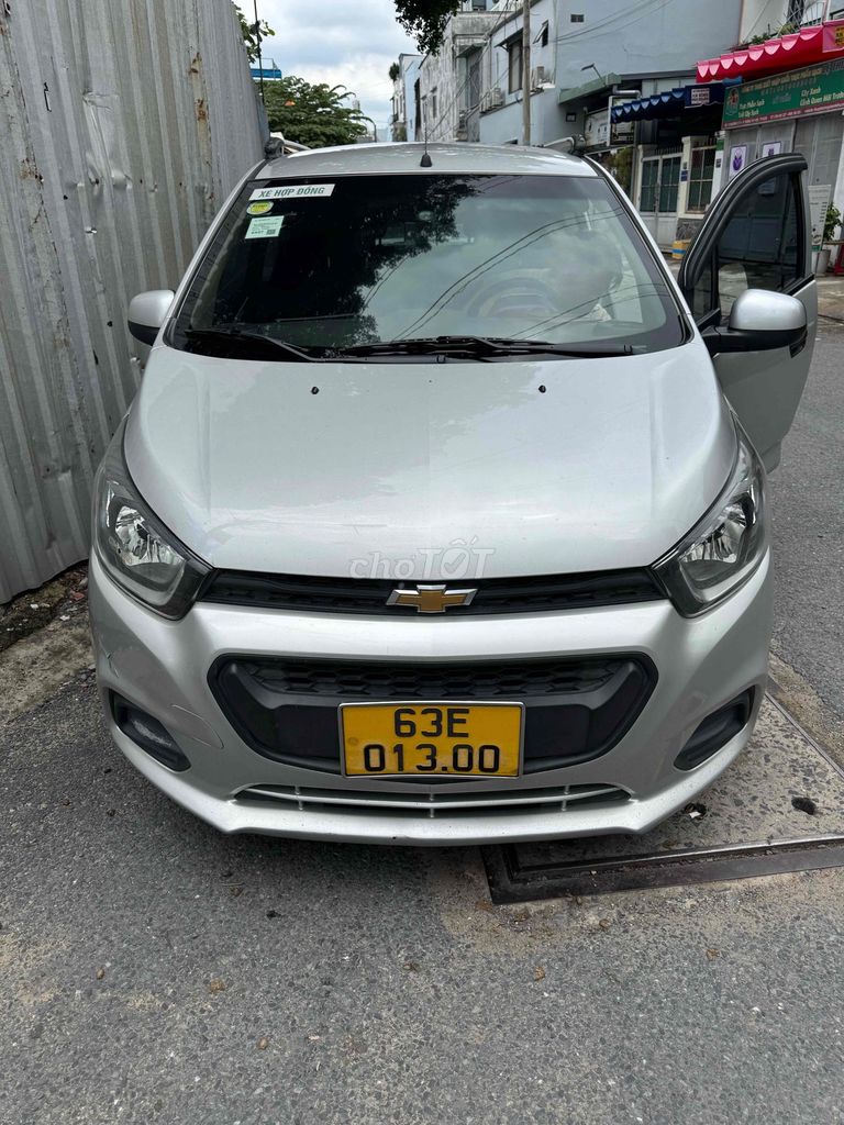Chevrolet Spark 2018 серебристый