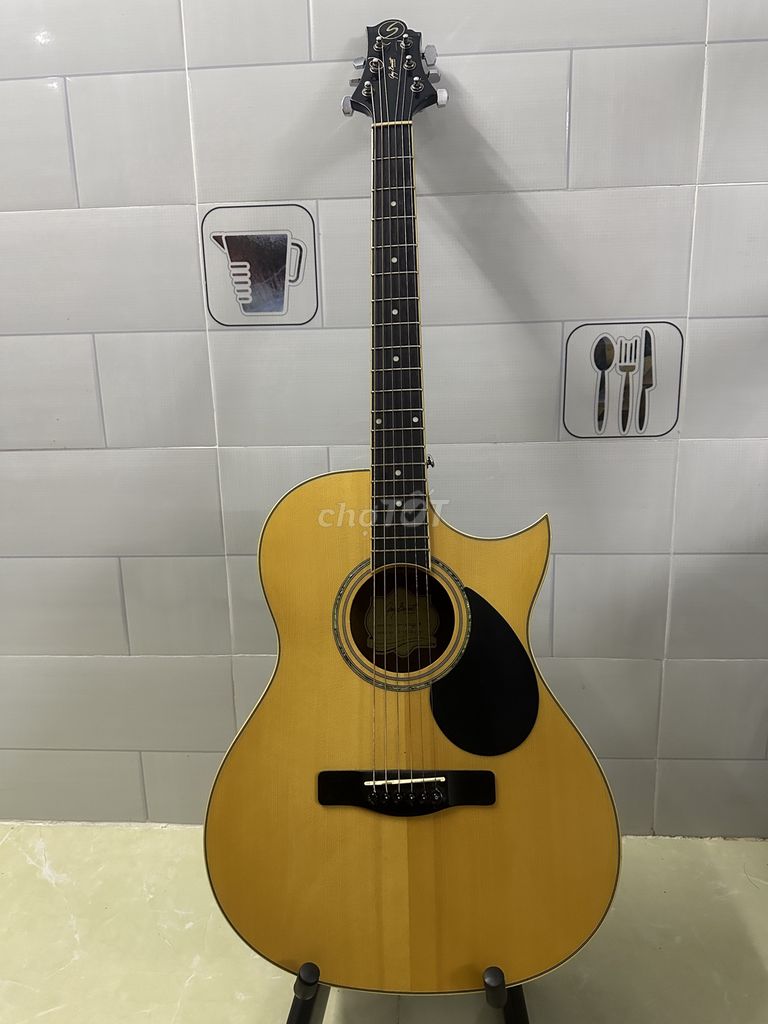 cần bán guitar bennett có eq