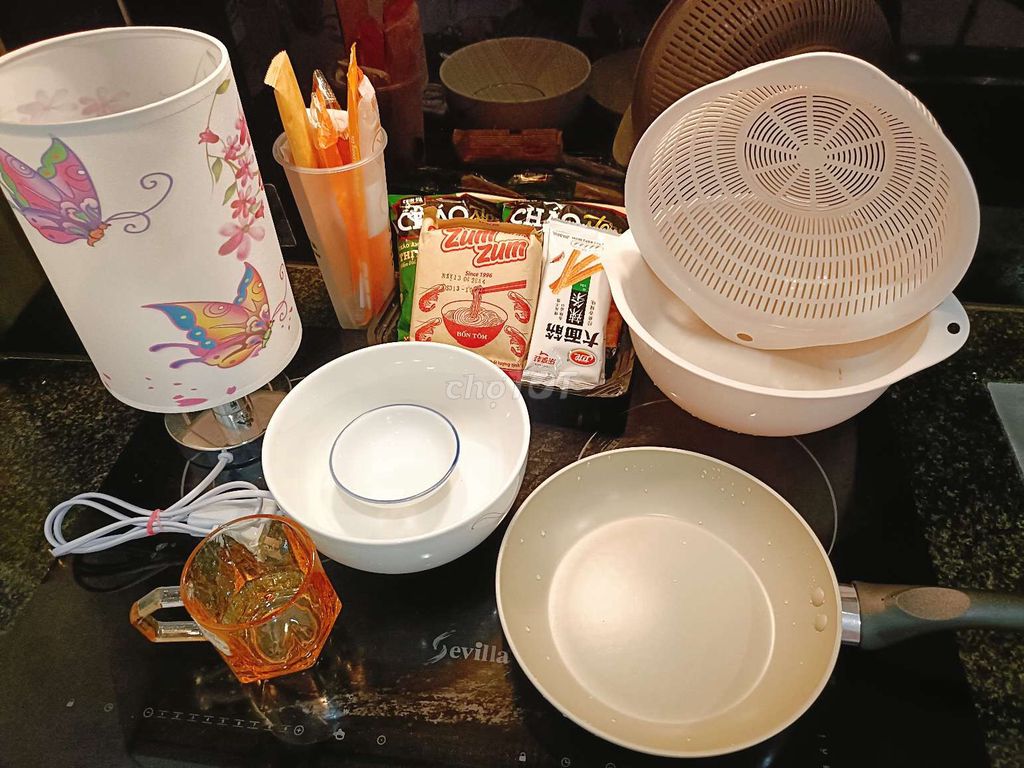 combo kệ và đồ trong hình 550k. Mua bán Tủ, kệ gia đình tại Quận Ba Đình Hà Nội được đăng bởi Trần Ngọc Hà  hình 1