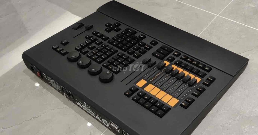 Bàn điều khiển ánh sáng MA2 ONPC. Mua bán Nhạc cụ tại Thành phố Hải Dương Hải Dương được đăng bởi Subin hình 1
