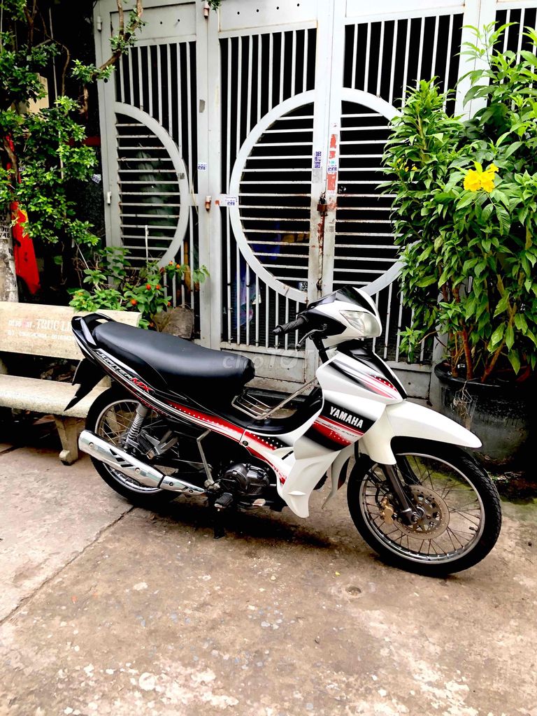 Yamaha Jupiter 2011 белый, отличное состояние, двигатель очень тихий и мощный