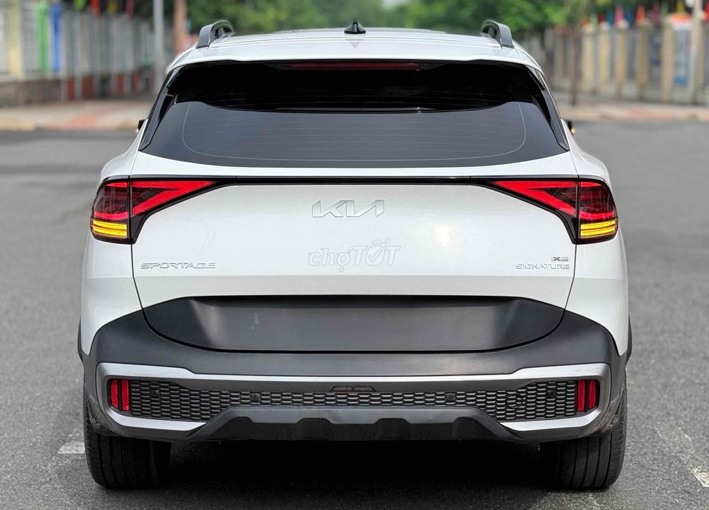 Масло Kia Sportage Signature 2022, 50 000 км, белое